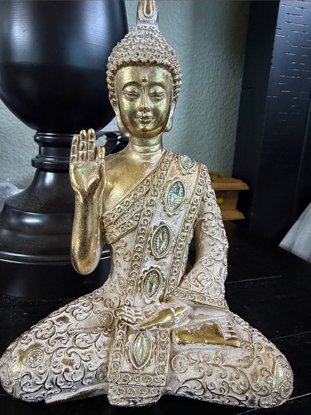 Gold Buddha Statue Home Art Décor - Serene Seated Sculpture